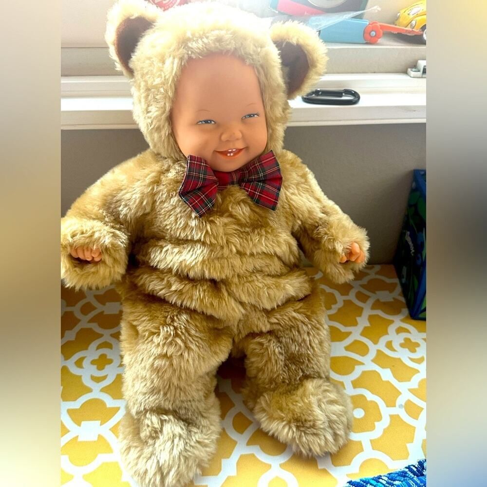 1997 Vintage ANNE GEDDES DOLL BEAR OUTFIT LARGER DOLL 15". See Video Volume Up